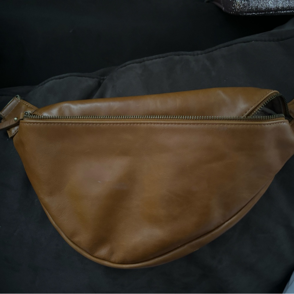 Andar full leather bum bag.